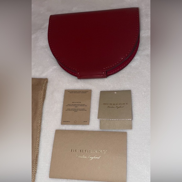 Authentic Burberry D-ring Patent leather coin case - Picture 4 of 11